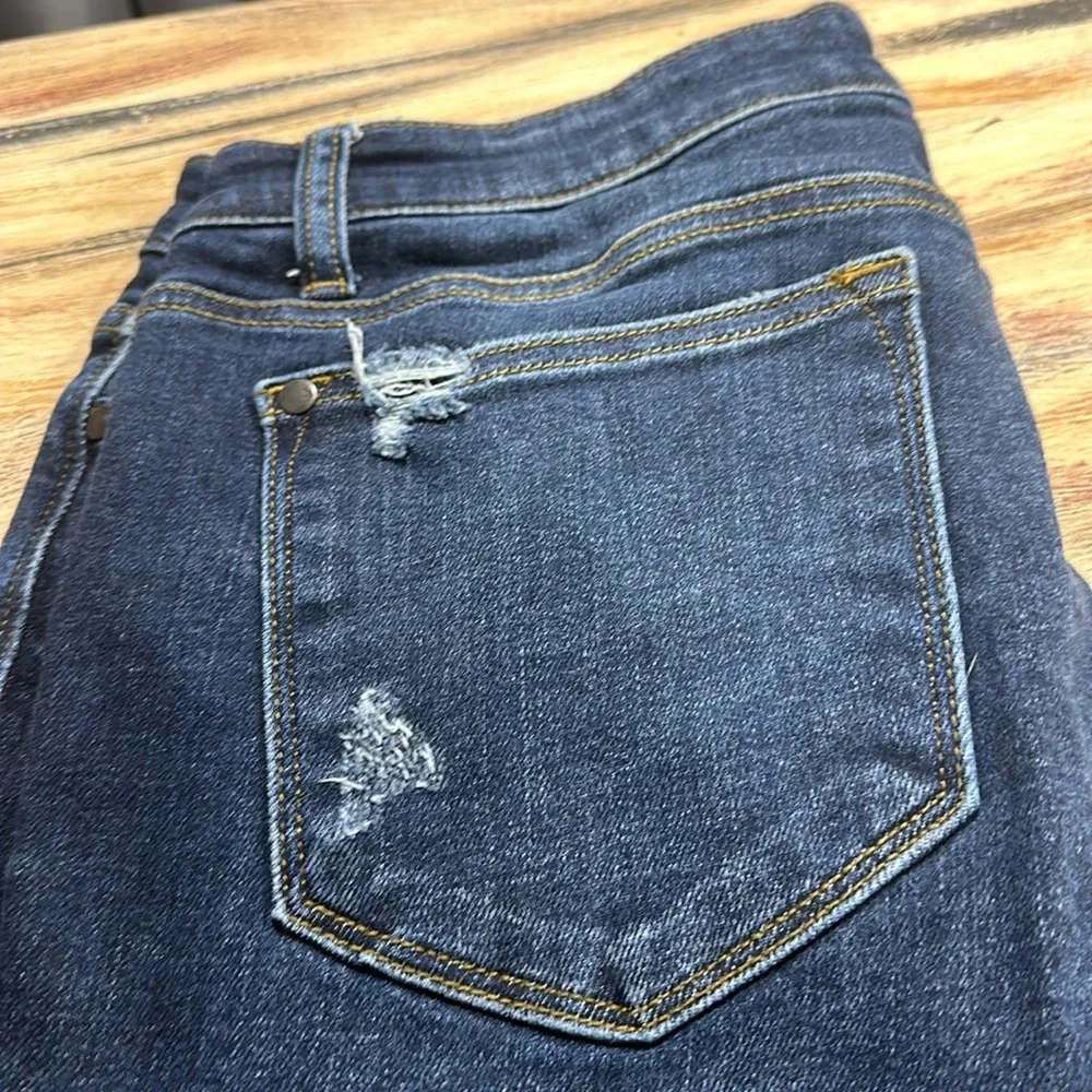 JUDY BLUE DISTRESSED JEANS - Picture 6 of 6